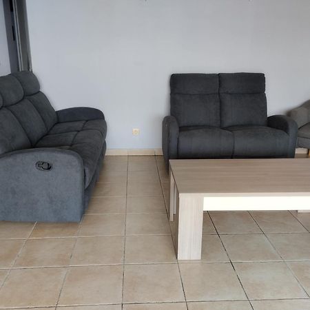 Appartement Meuble De Tourisme แซ็ง-ปีแยร์ ภายนอก รูปภาพ