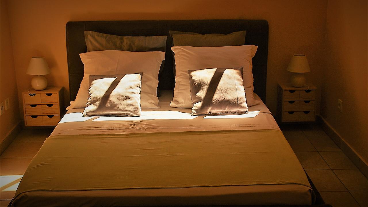 Appartement Meuble De Tourisme แซ็ง-ปีแยร์ ภายนอก รูปภาพ