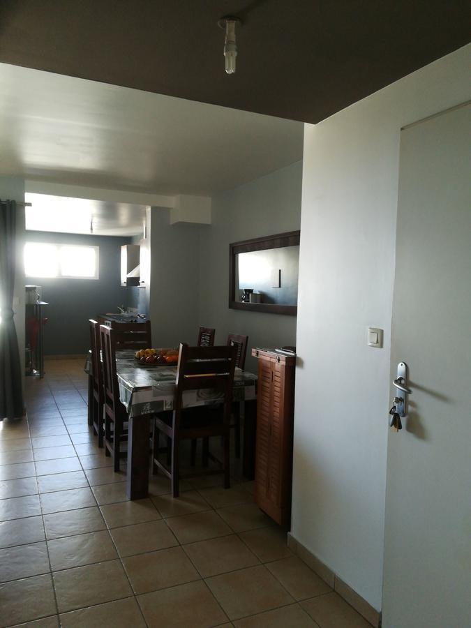 Appartement Meuble De Tourisme แซ็ง-ปีแยร์ ภายนอก รูปภาพ