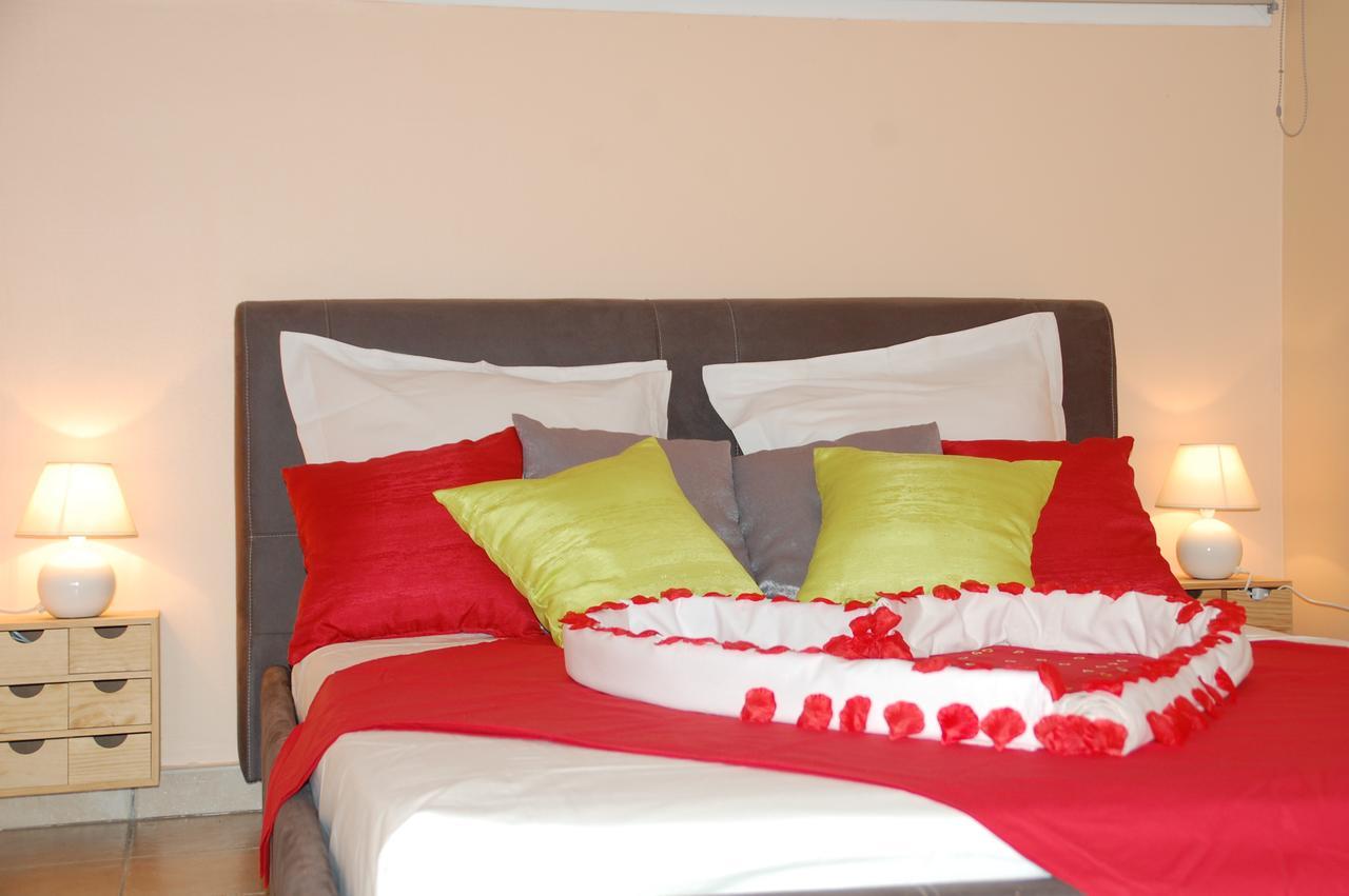 Appartement Meuble De Tourisme แซ็ง-ปีแยร์ ภายนอก รูปภาพ