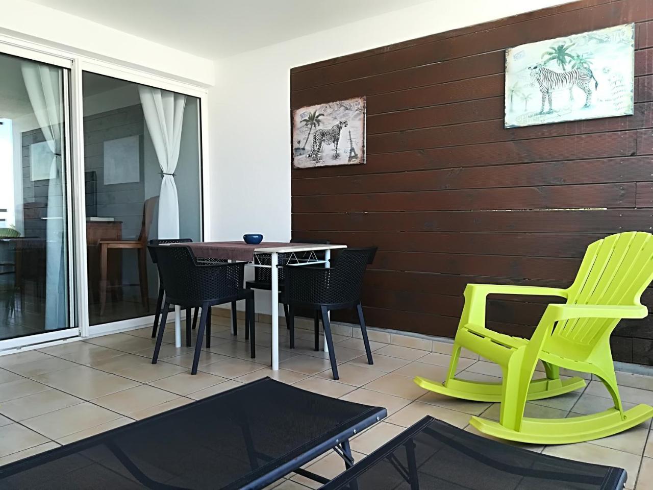 Appartement Meuble De Tourisme แซ็ง-ปีแยร์ ภายนอก รูปภาพ