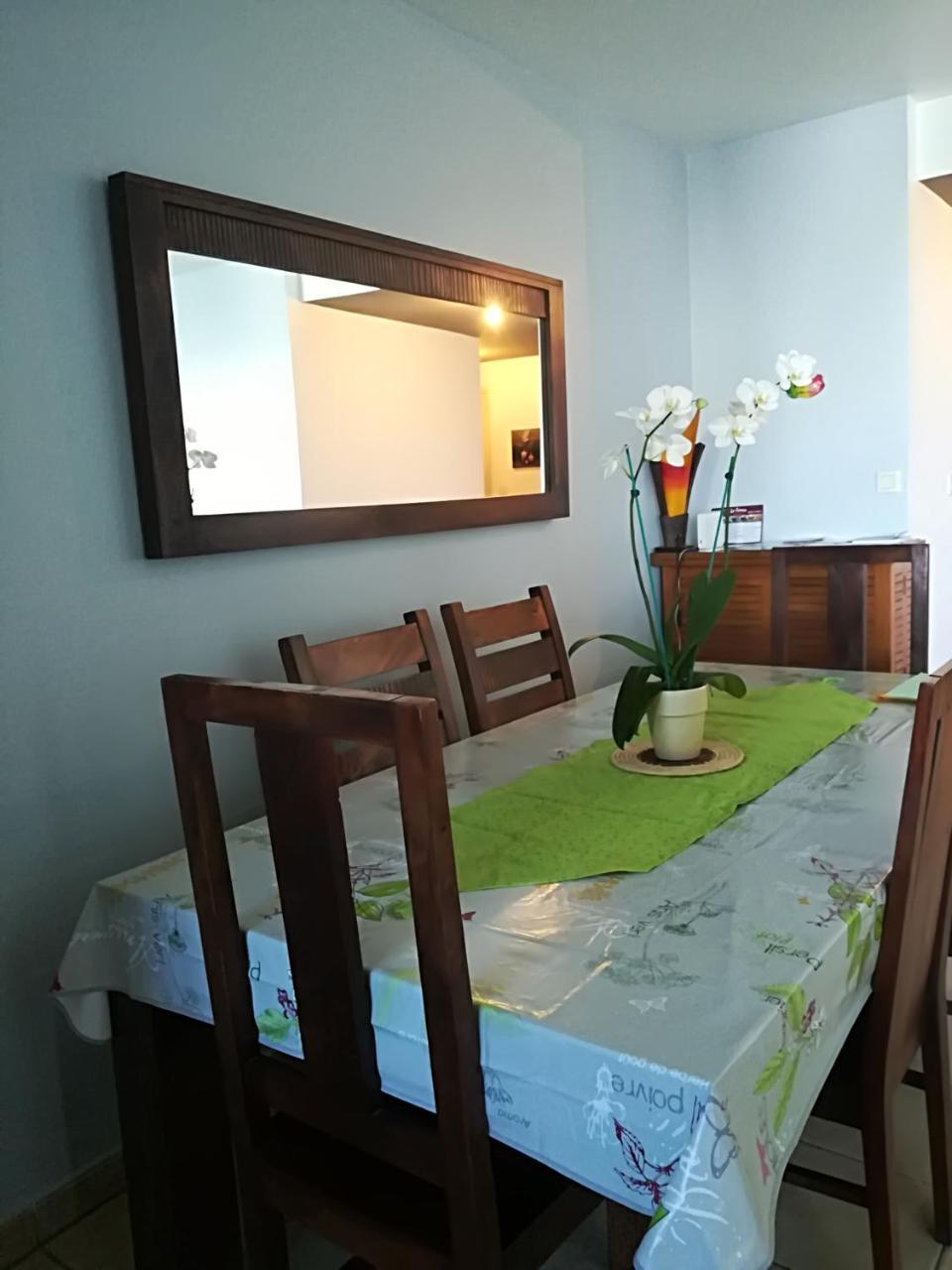 Appartement Meuble De Tourisme แซ็ง-ปีแยร์ ภายนอก รูปภาพ