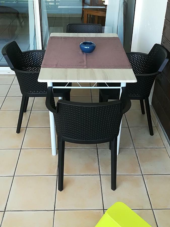 Appartement Meuble De Tourisme แซ็ง-ปีแยร์ ภายนอก รูปภาพ