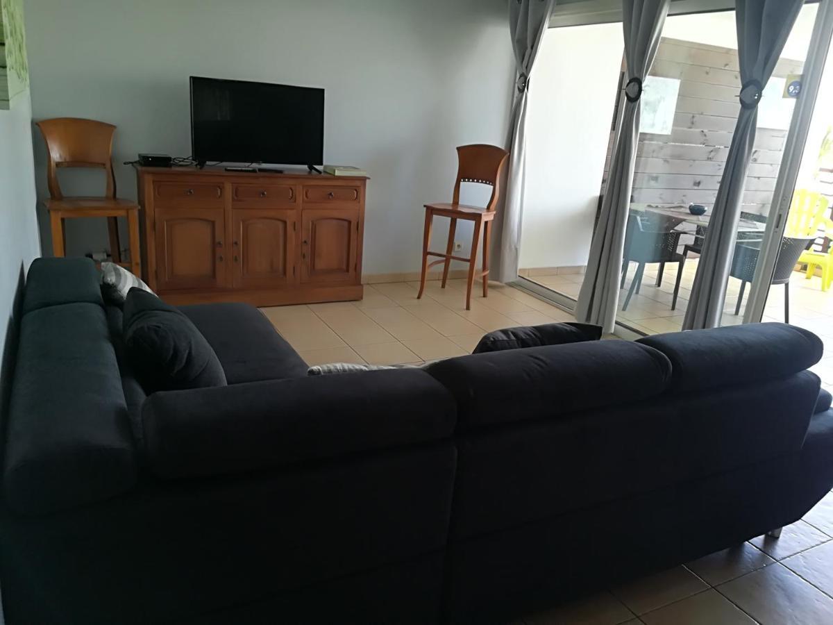 Appartement Meuble De Tourisme แซ็ง-ปีแยร์ ภายนอก รูปภาพ