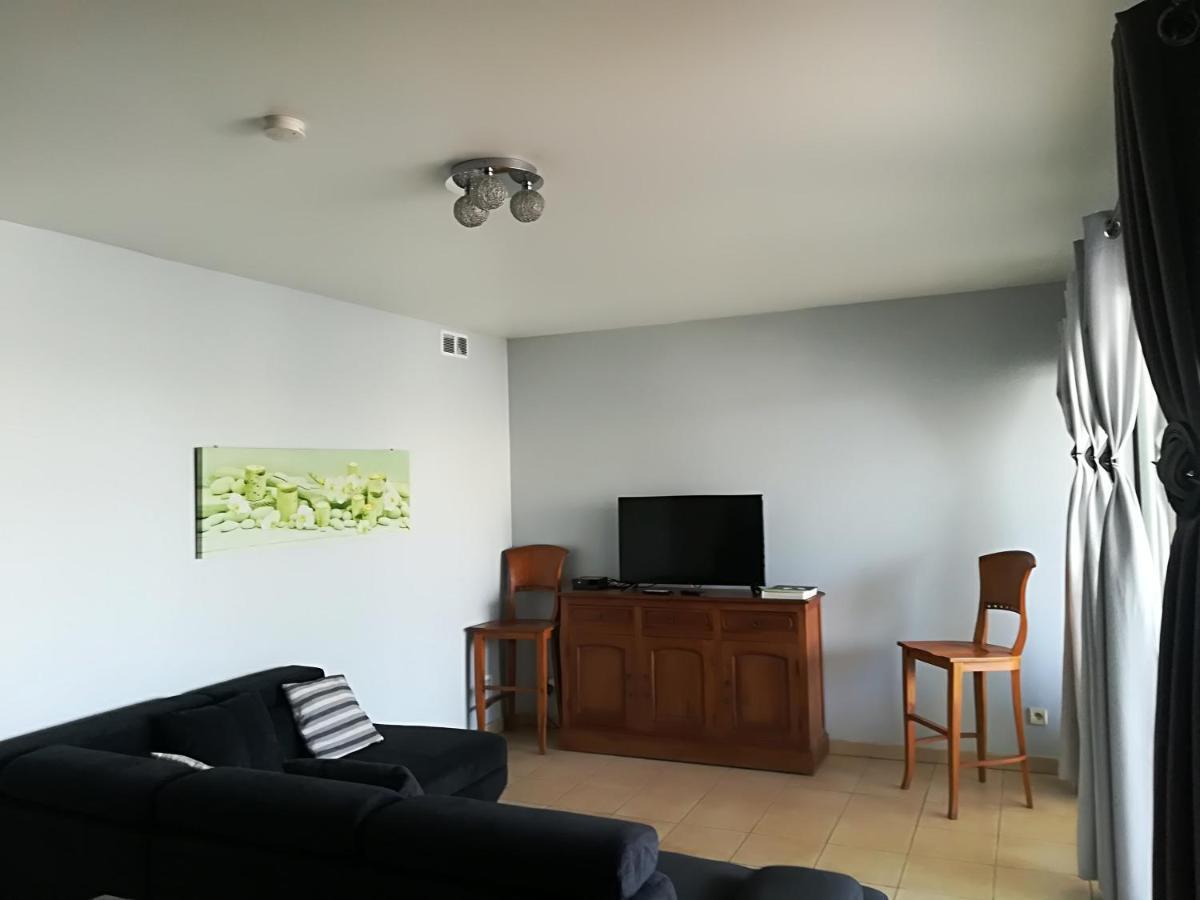 Appartement Meuble De Tourisme แซ็ง-ปีแยร์ ภายนอก รูปภาพ